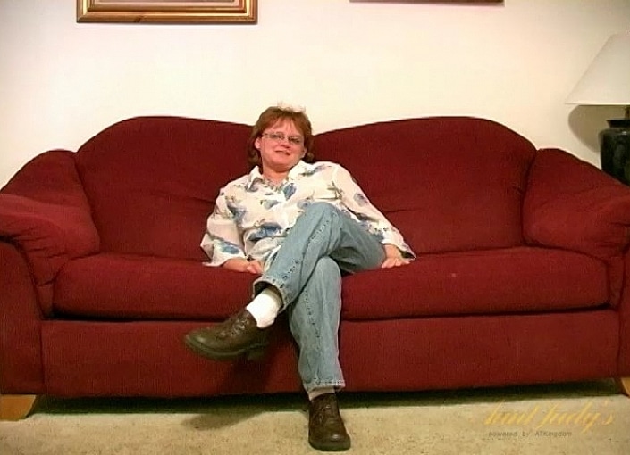 Carrie Interviews and Masturbates.