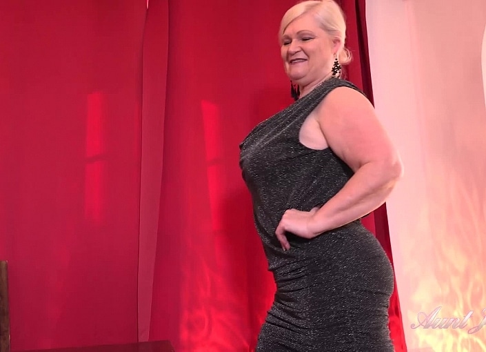 Lacey Date Night at Home Strip & Masturbation Show