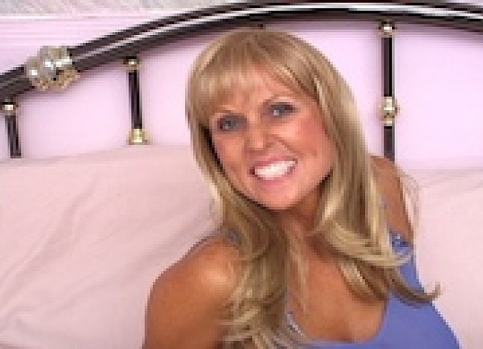 Angie Is Such a Sexy Mom