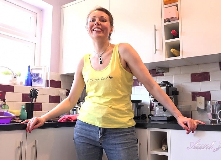 Housewife Alexia Plays for You in the Kitchen