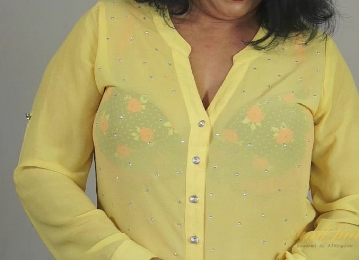 Latin Lovely Isis Fucks Her Pussy with Multiple Toys.