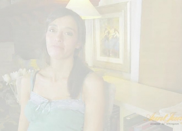 Khloe Kash Tells You About Herself Then Uses a Toy