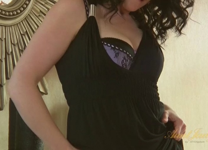 Emily Marshall Masturbates in Stockings.