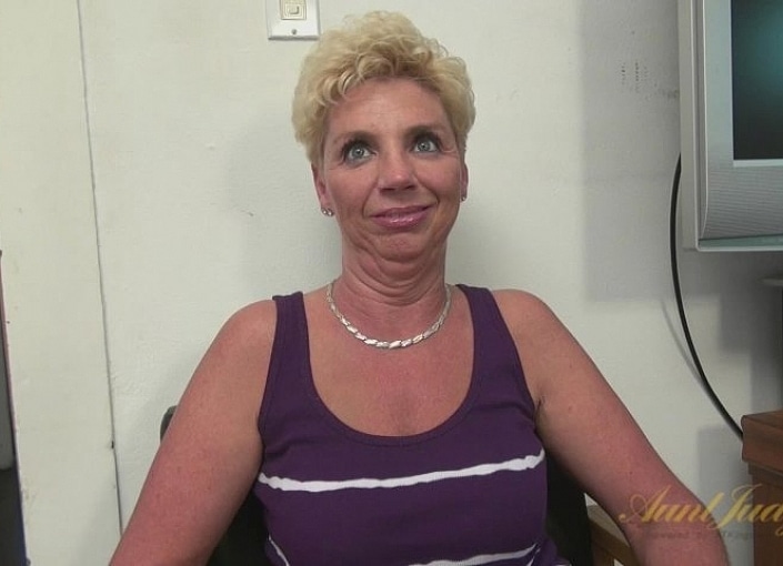 Taylor Lynn Interviews with Auntjudys.com