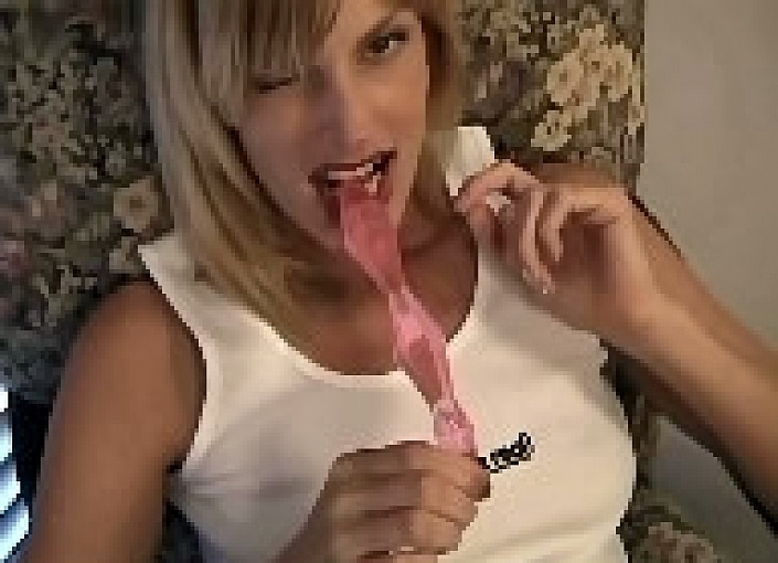 Darryl Shows Off Her Tight Body