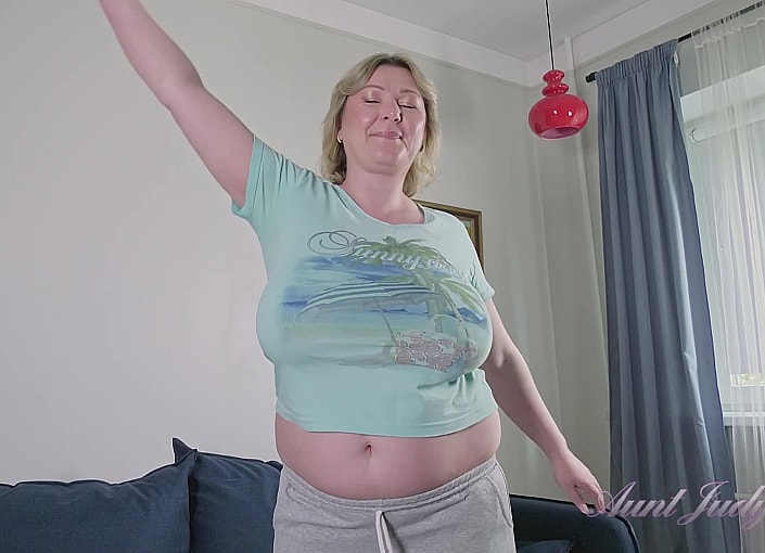Blonde BBW Ameliya Ends Her Workout with Soaking Wet Pussy Play