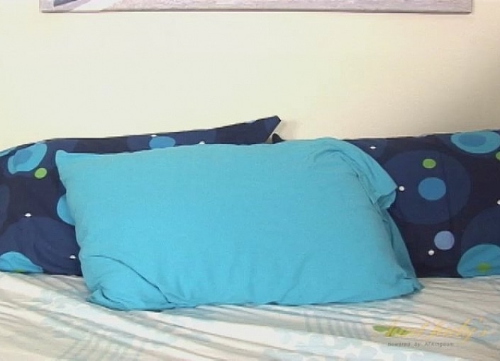 Nia Masturbates with a Vibrator