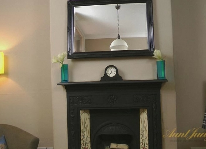 Tracey Lain Spreads Her Legs and Shaved Pussy