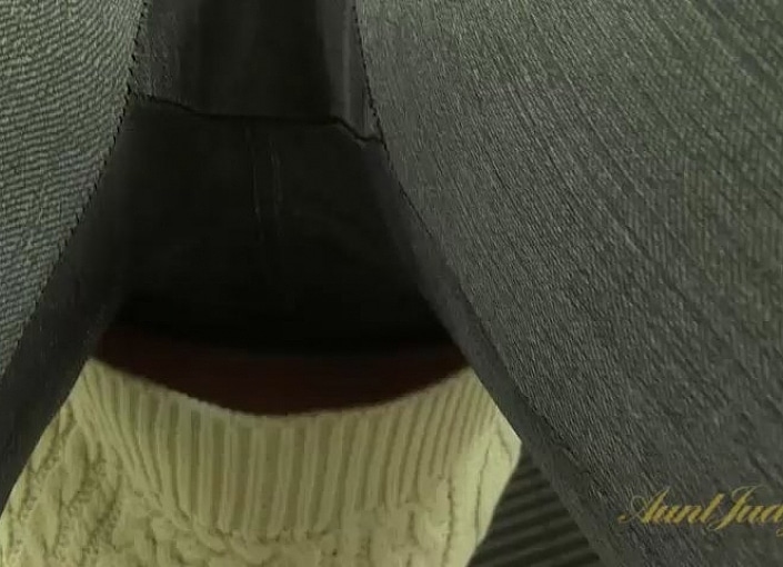 Jessica Masturbates While Her Big Tits Bounce