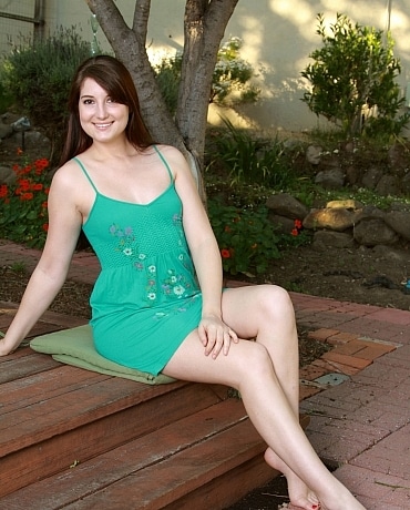 Amateur Mature Girl Next Door Paige Gets Naked And Poses