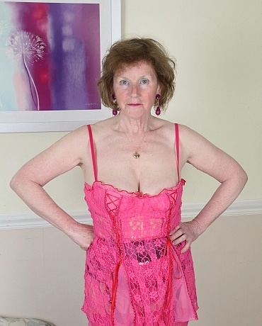Amateur mature granny Pearl strips and poses.